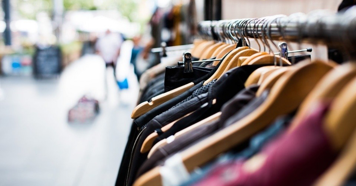 Zákazníci žiadajú uvoľniť predaj aspoň základného nepotravinárskeho tovaru