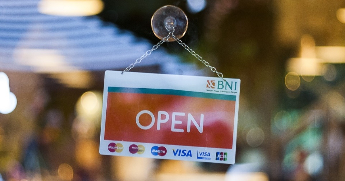 Všetky predajne by sa za prísnych podmienok mali otvoriť