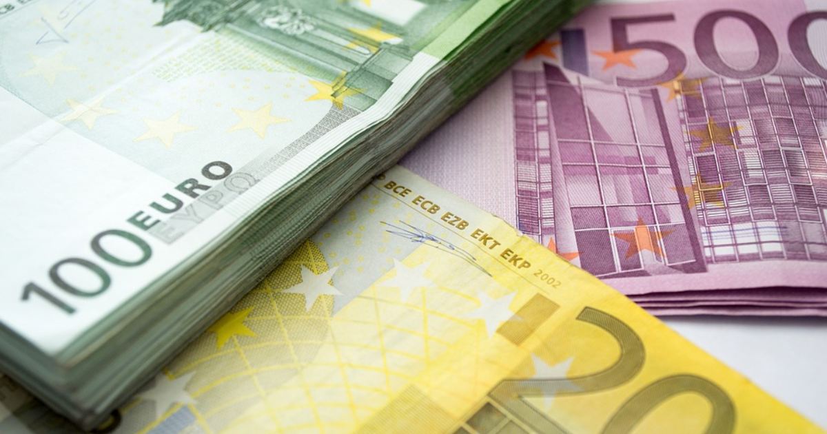 informácie o väčších sumách posielaných cez hranice EÚ