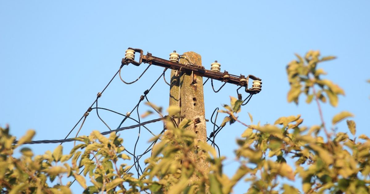 pozemok pod elektrickým vedením